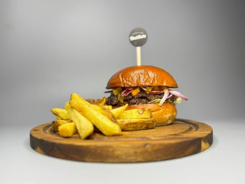 burgerbeer_brothers_kamzajitolomouc.webp